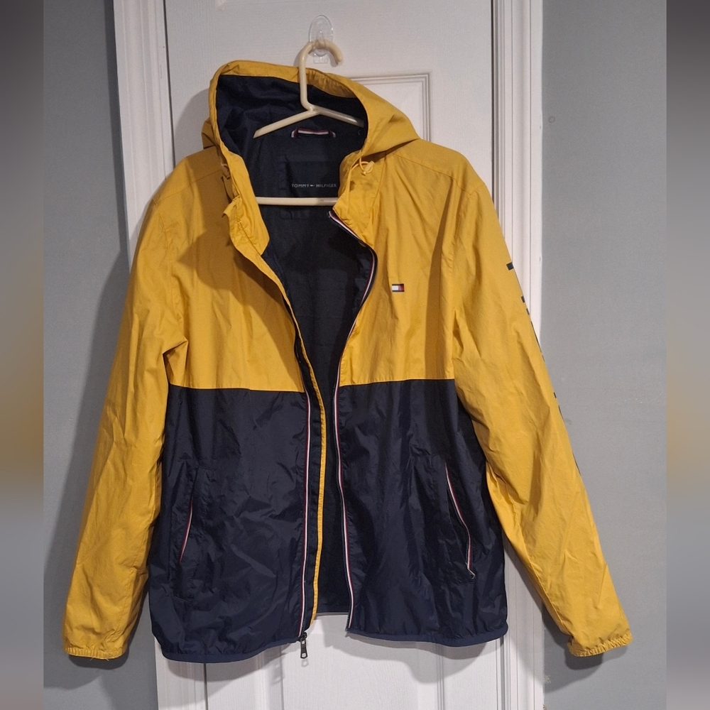 Tommy Hilfiger Yellow and Black Jacket 🚭SMOKE FREE HOME - Picture 2 of 10